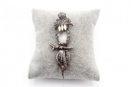 Alfinete de peito em forma de fénix em prata com marcassites e pedra lapidada 